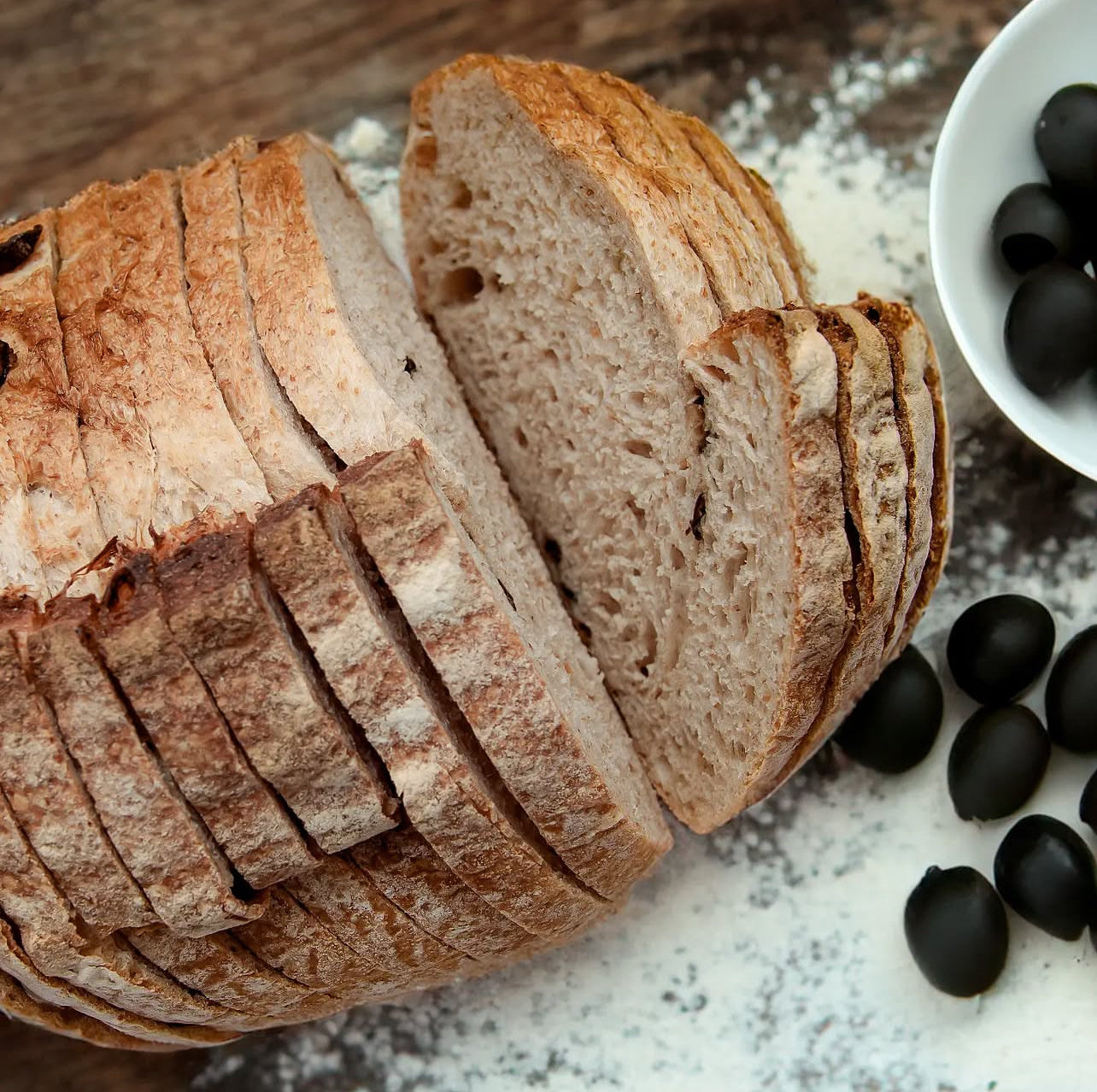 Pan Masa Madre Aceitunas Hecho a Mano - und (Despacho sólo Región de Coquimbo)